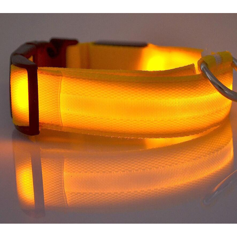 Светещ LED нашийник за куче