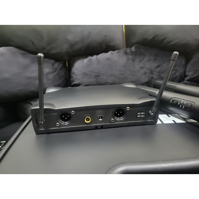 Два безжични микрофона с приемник SM58 Vocal artist Uhf в куфарче