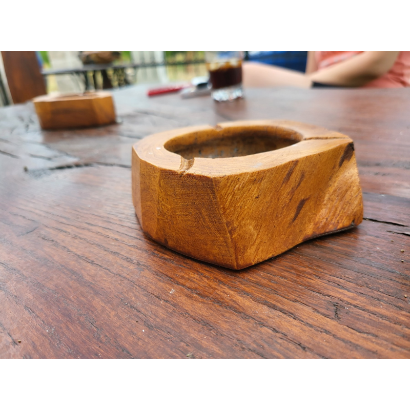 Дървен пепелник, ръчно изработен
