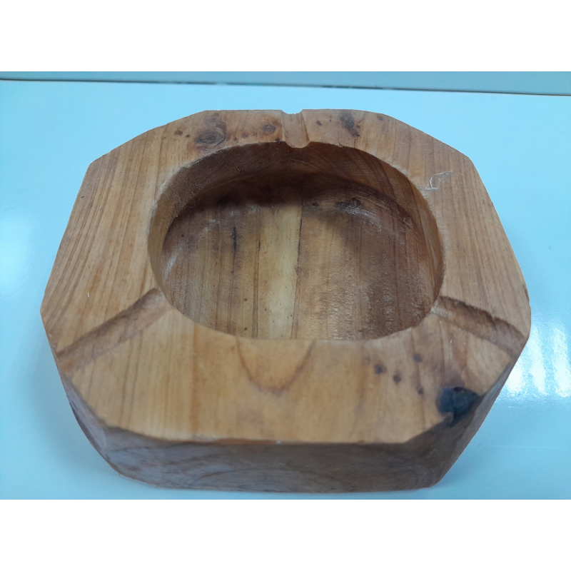 Дървен пепелник, ръчно изработен