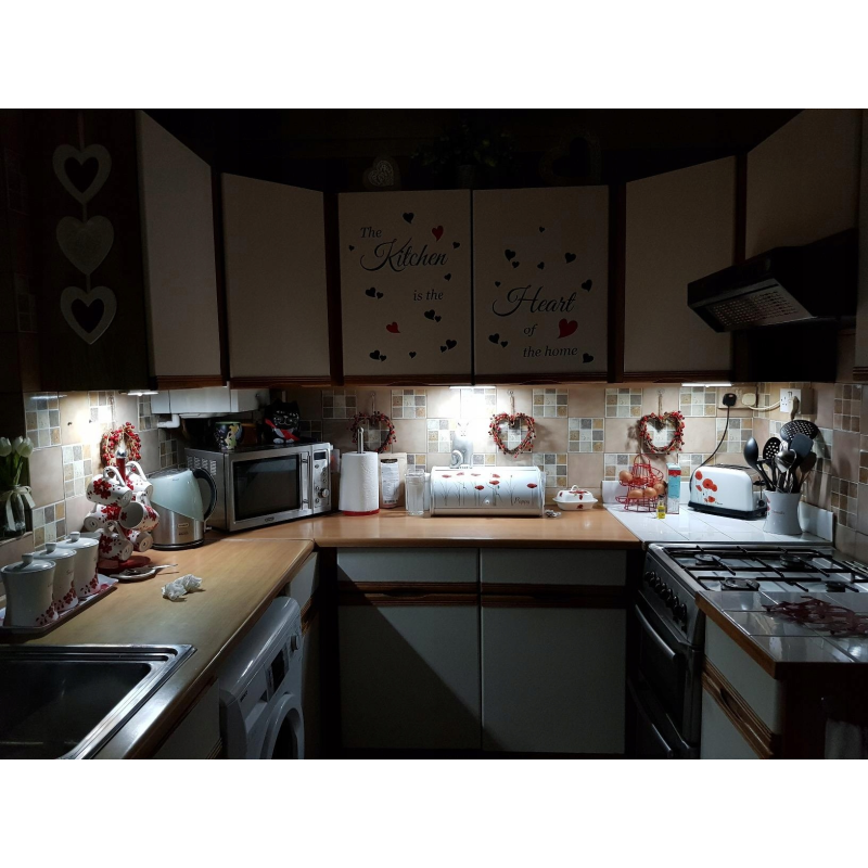 Практична LED лампа за осветление на шкаф, плот и други повърхности