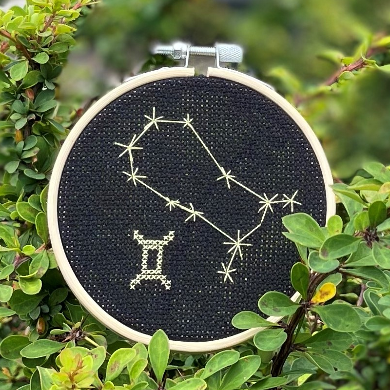 Ръчно изработен медальон със зодиакалния знак на Близнаци