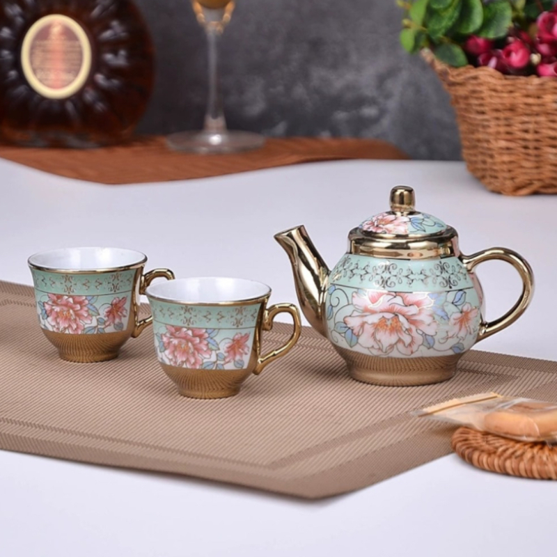 Порцеланов сервиз за чай