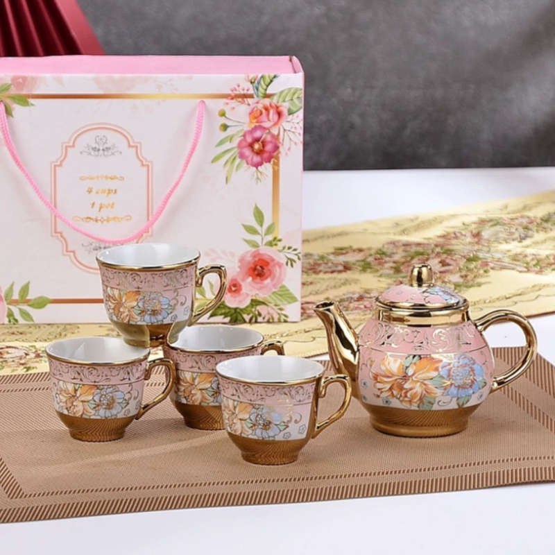 Порцеланов сервиз за чай